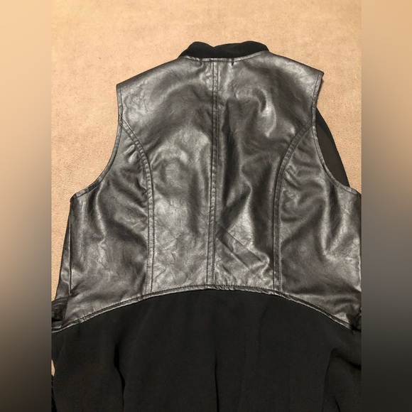 Double Zero Vest. Faux Leather and Chiffon. Size small. Black. - Picture 4 of 6